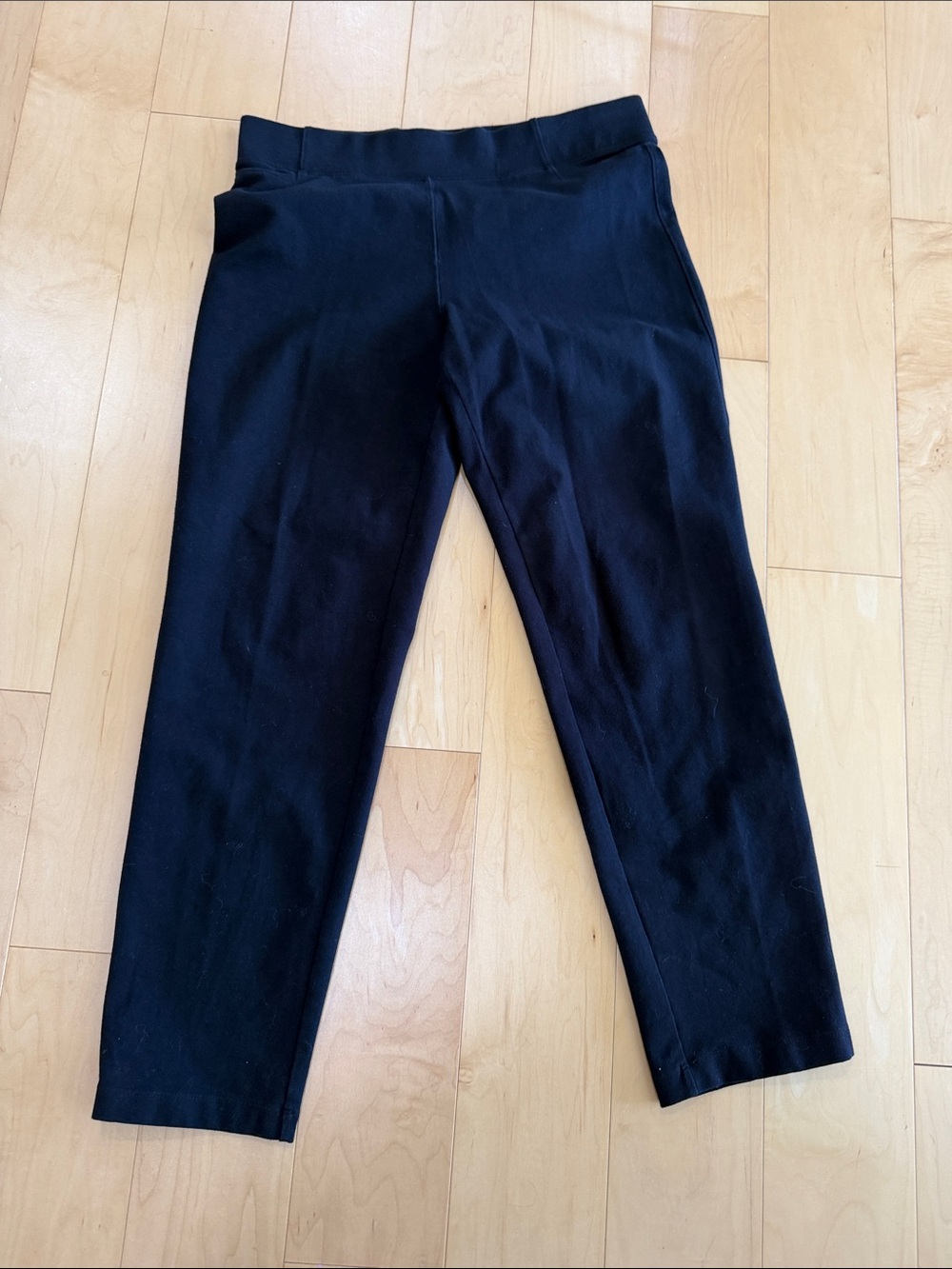 T by Talbots black tapered leg pull on ankle pants - size M